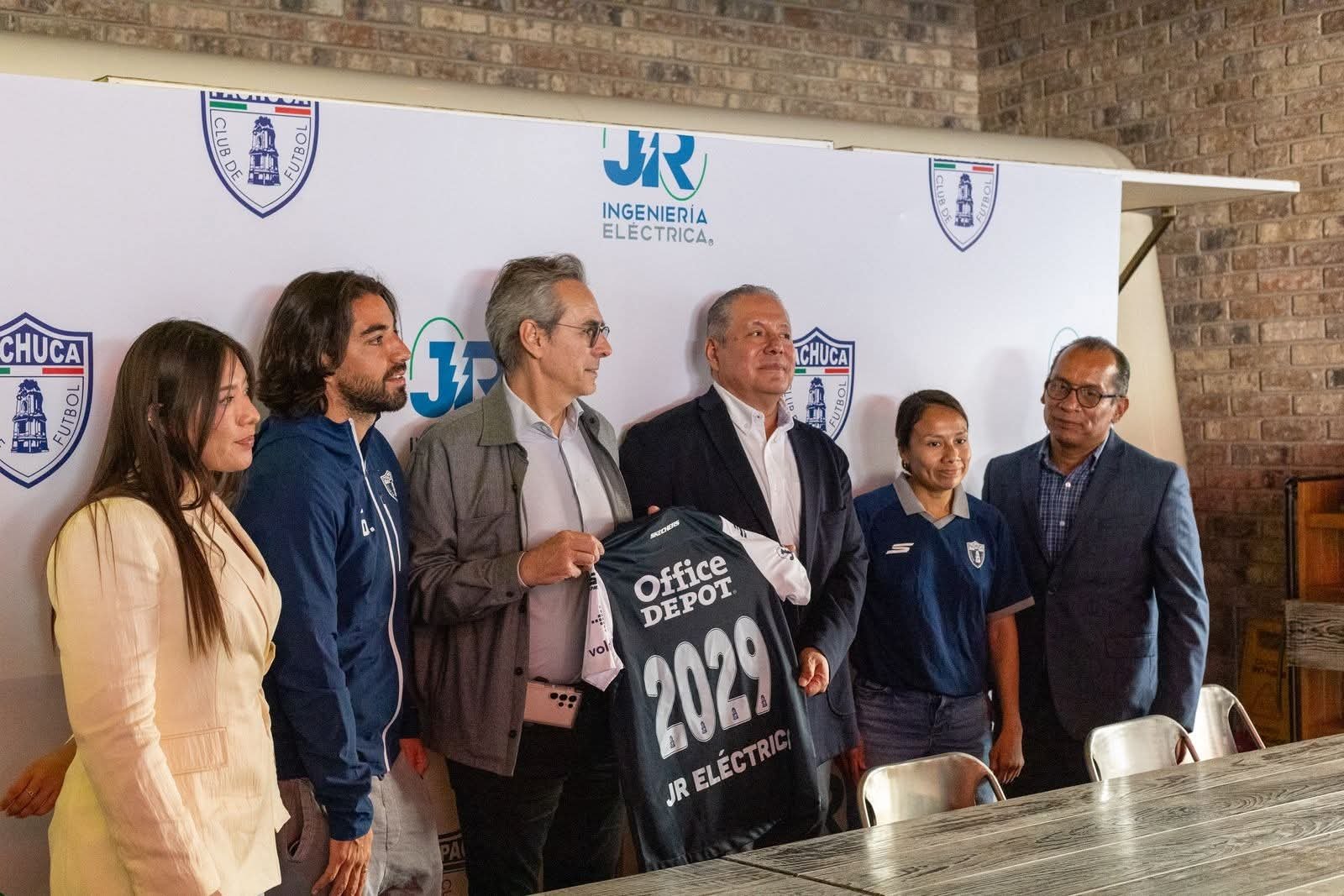JR Ingeniería Eléctrica firma alianza estratégica con Club Pachuca para impulsar la eficiencia energética y el desarrollo sostenible.